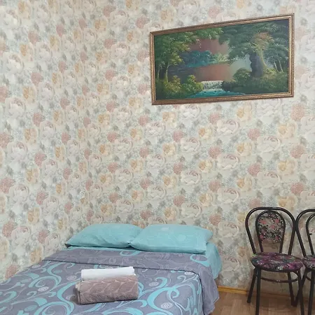 уютная с двориком Apartment